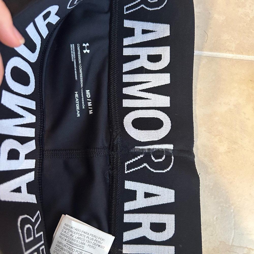 NEW Under Armour Black Women’s Compression Shorts M - Picture 3 of 4